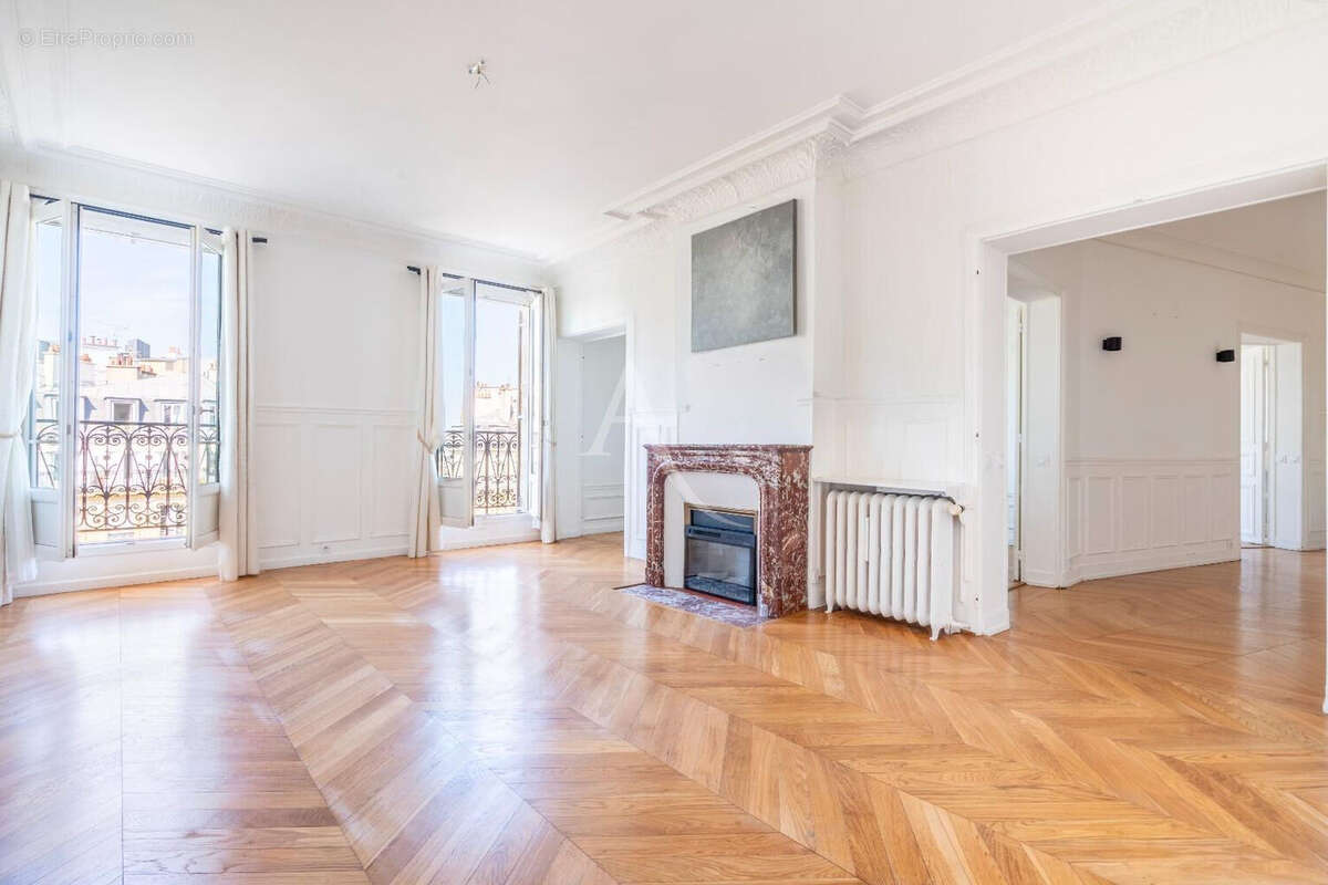 Appartement à PARIS-8E