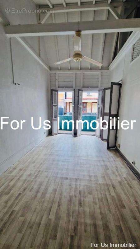 Commerce à POINTE-A-PITRE