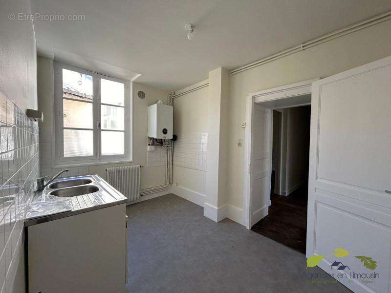 Appartement à SAINT-LEONARD-DE-NOBLAT