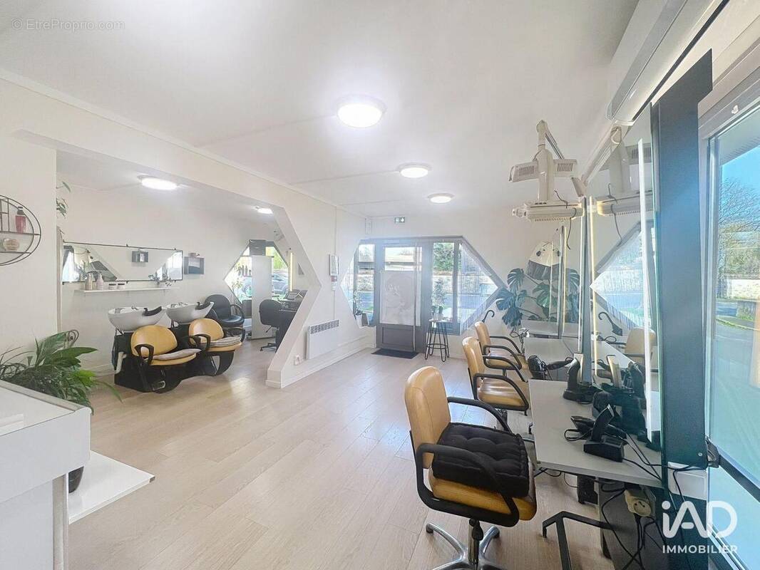 Photo 1 - Commerce à LE MEE-SUR-SEINE