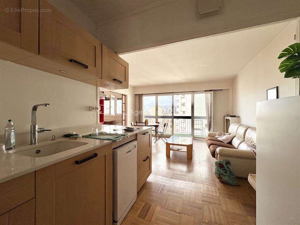 Appartement à PARIS-15E