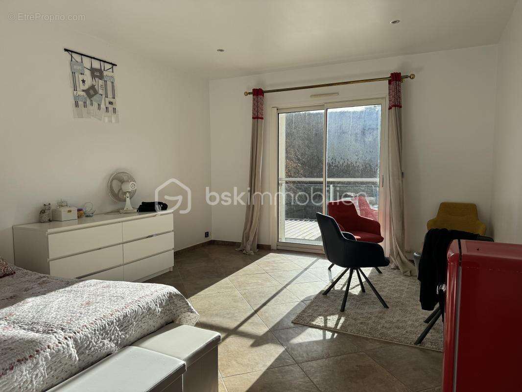 À chateauvert (83670) propriété d’exception de 570 m² avec deux appartements indépendants, piscine, grand terrain et accès à la  - photo 17