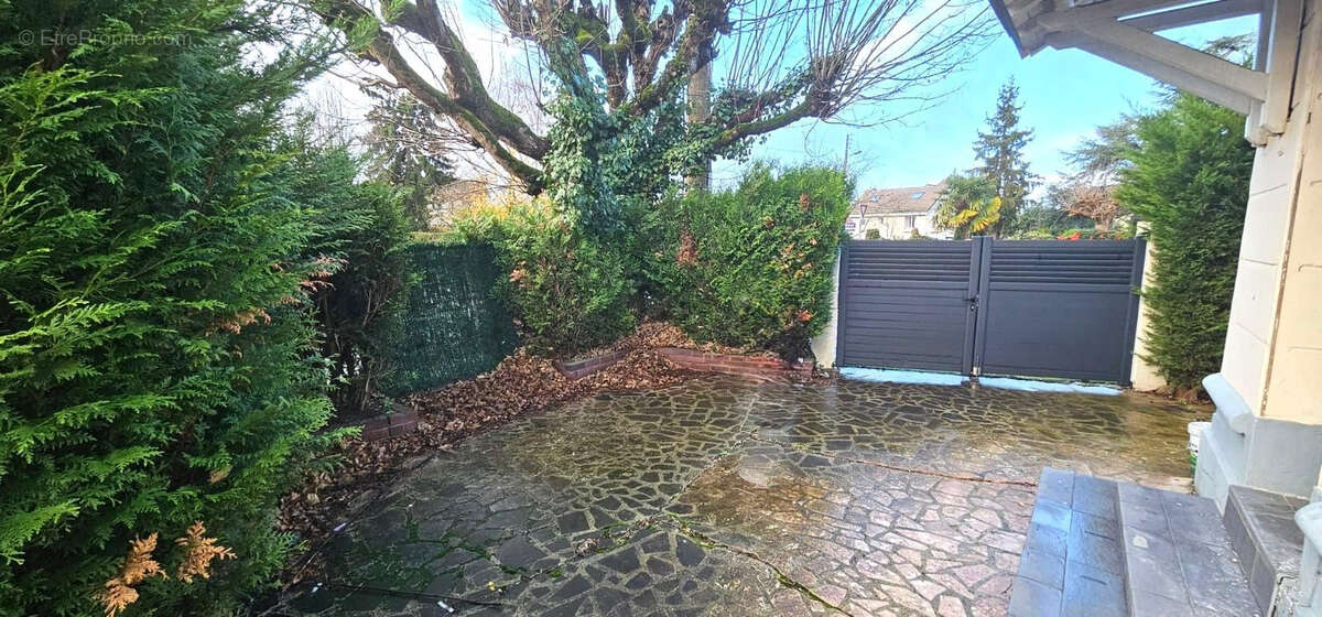 Appartement à EZANVILLE