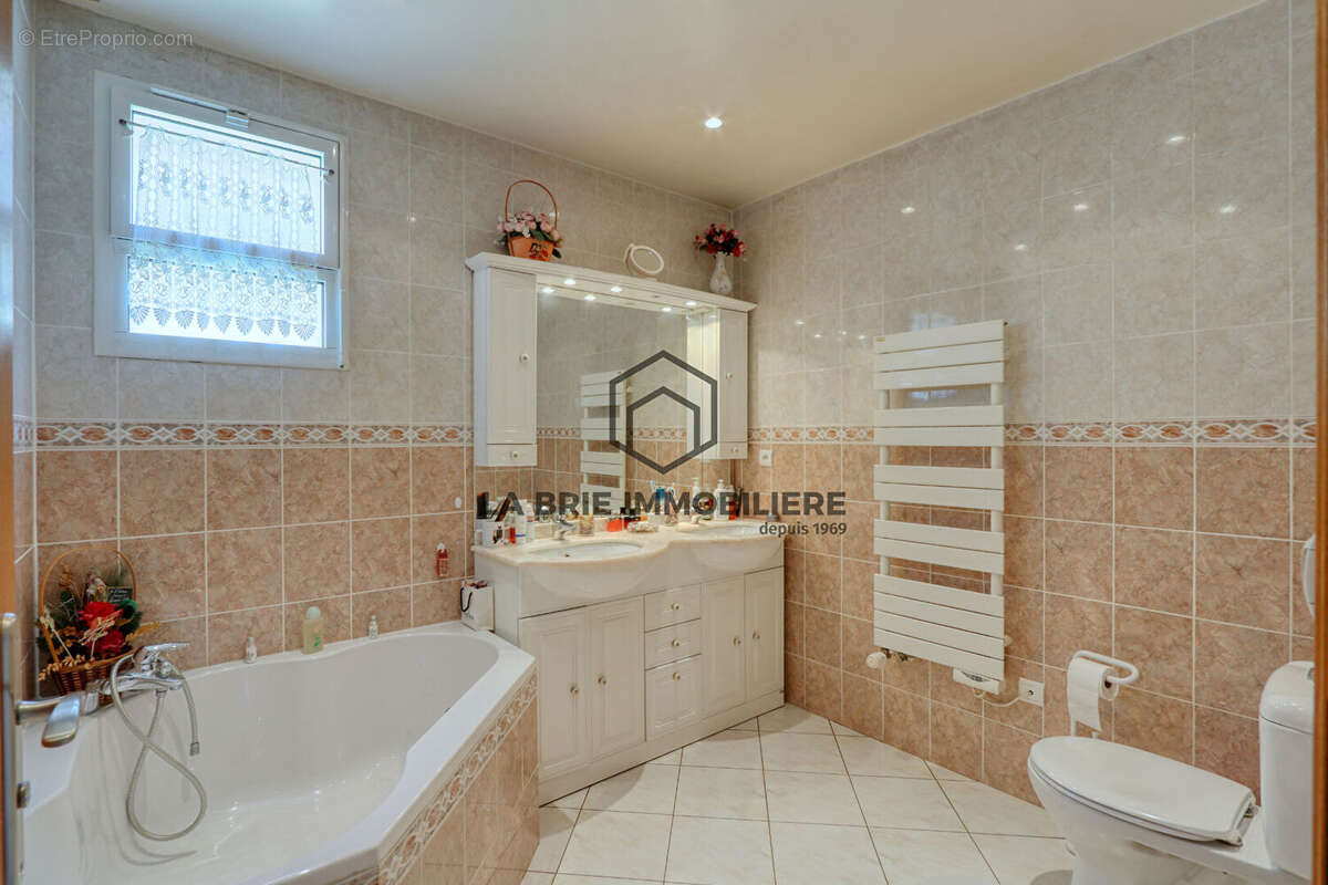 Maison à VILLECRESNES