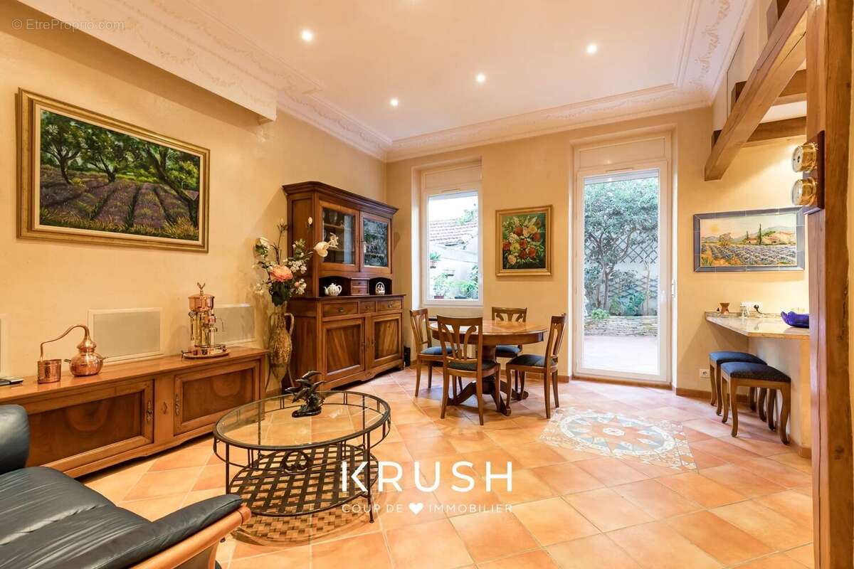 Appartement à MARSEILLE-1E