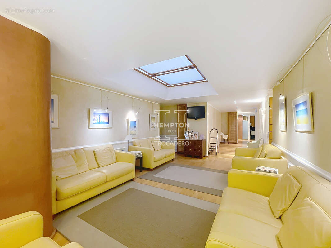 Commerce à PARIS-16E