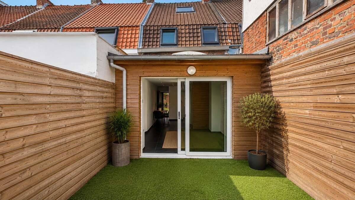 Tourcoing  superbe maison flamande entièrement rénovée 2 chambres avec jardin  129 500€ fai - photo 3