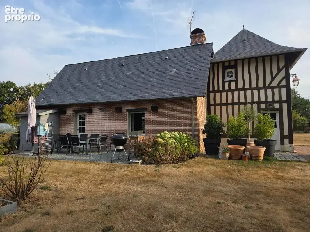 Maison de charme de 100 M2, 5 pièces 3 chambres avec une piscine et annexe sur un terrain de 4700 M2 à BONNEVILLE LA LOUVET (14) - photo 5
