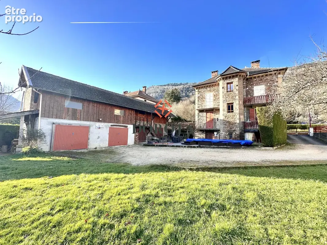 Maison 6 pièces 300 m² à vendre à Saint-Pierre-D'allevard (38830) - photo 1