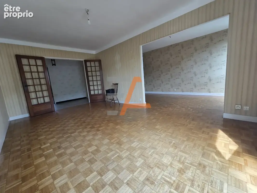 Proche Montaud   F5 de 95 m2 au 6éme étage avec ascenseur et garage - photo 4