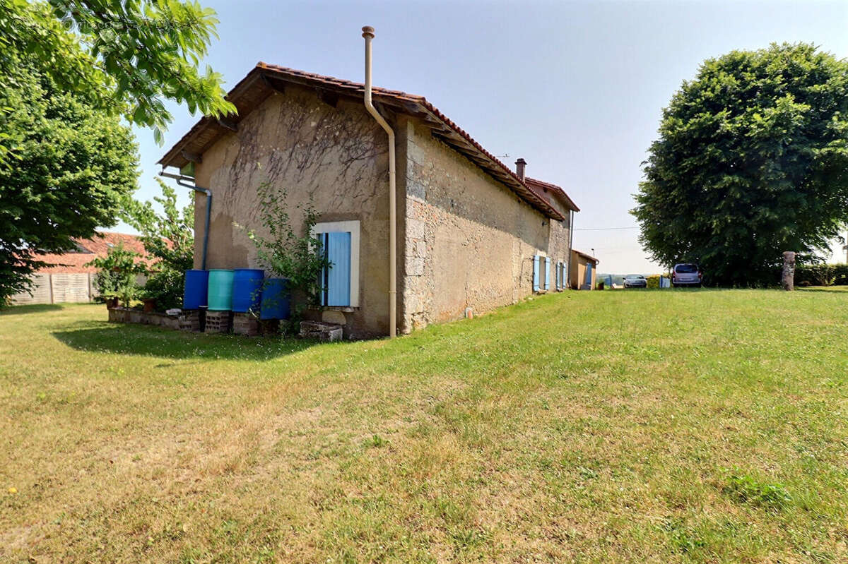 Maison à AUBETERRE-SUR-DRONNE