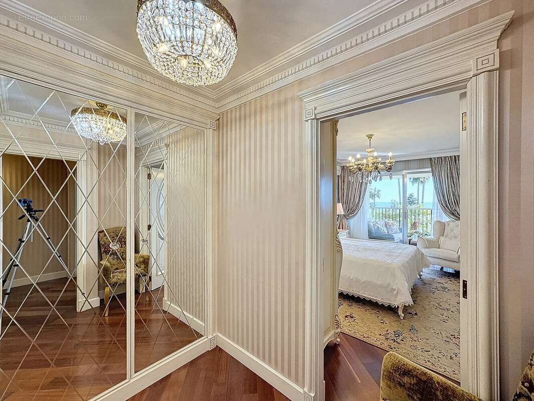 Appartement à VALLAURIS