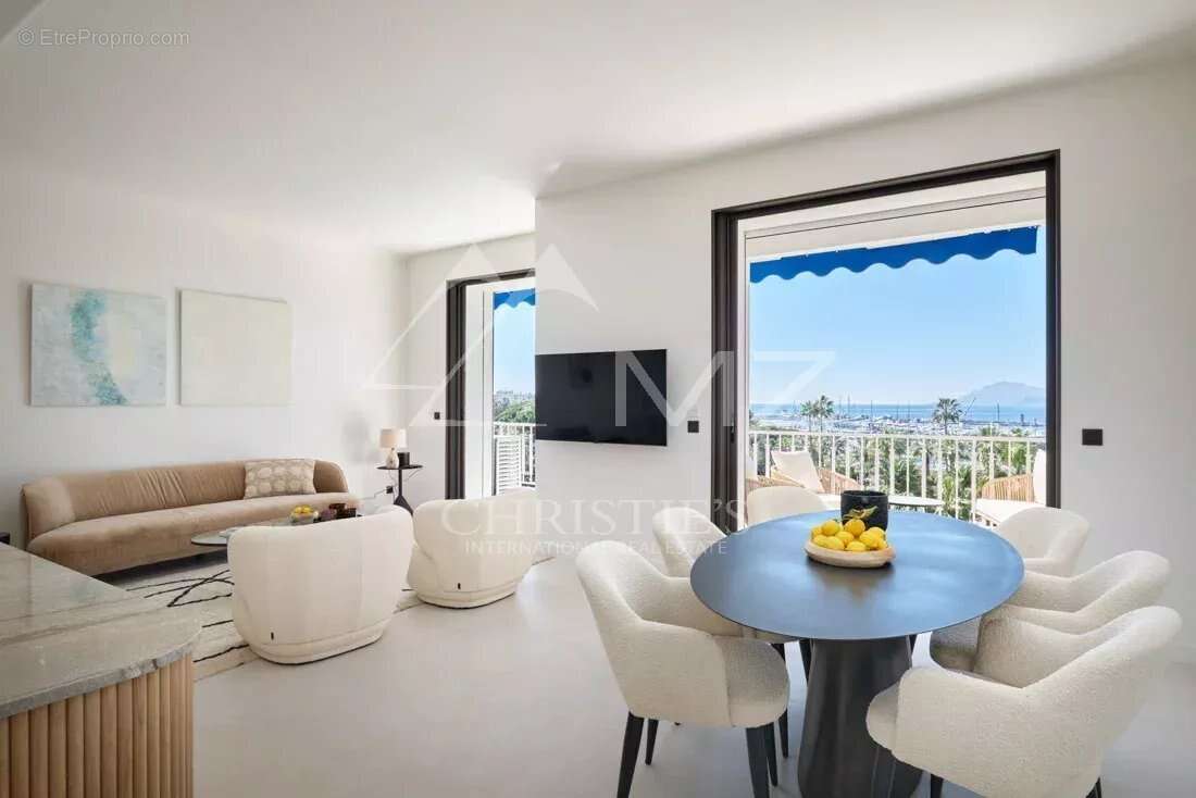 Cannes la croisette splendide appartement renove 3 chambres vue mer - photo 5