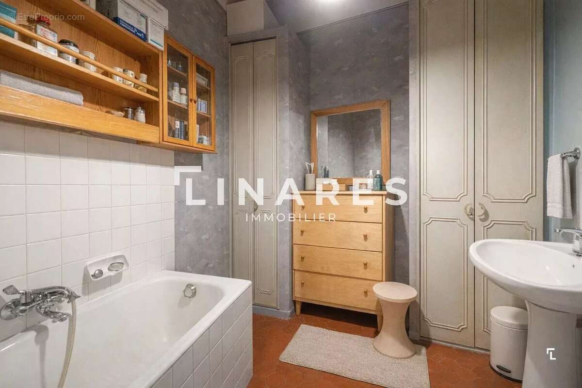 Appartement à MARSEILLE-1E