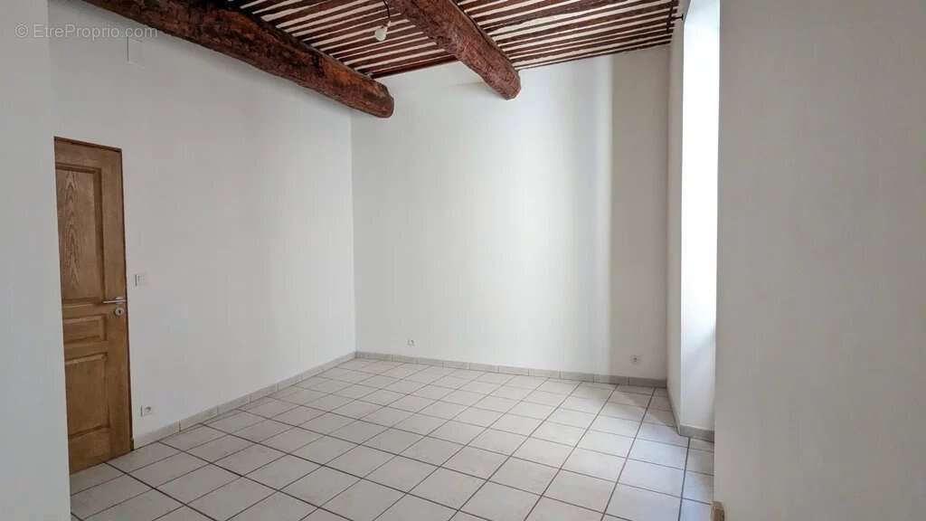 Appartement à COTIGNAC