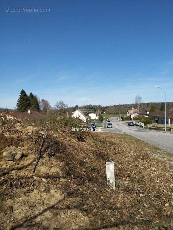 Terrain à SAINT-HILAIRE-LES-PLACES
