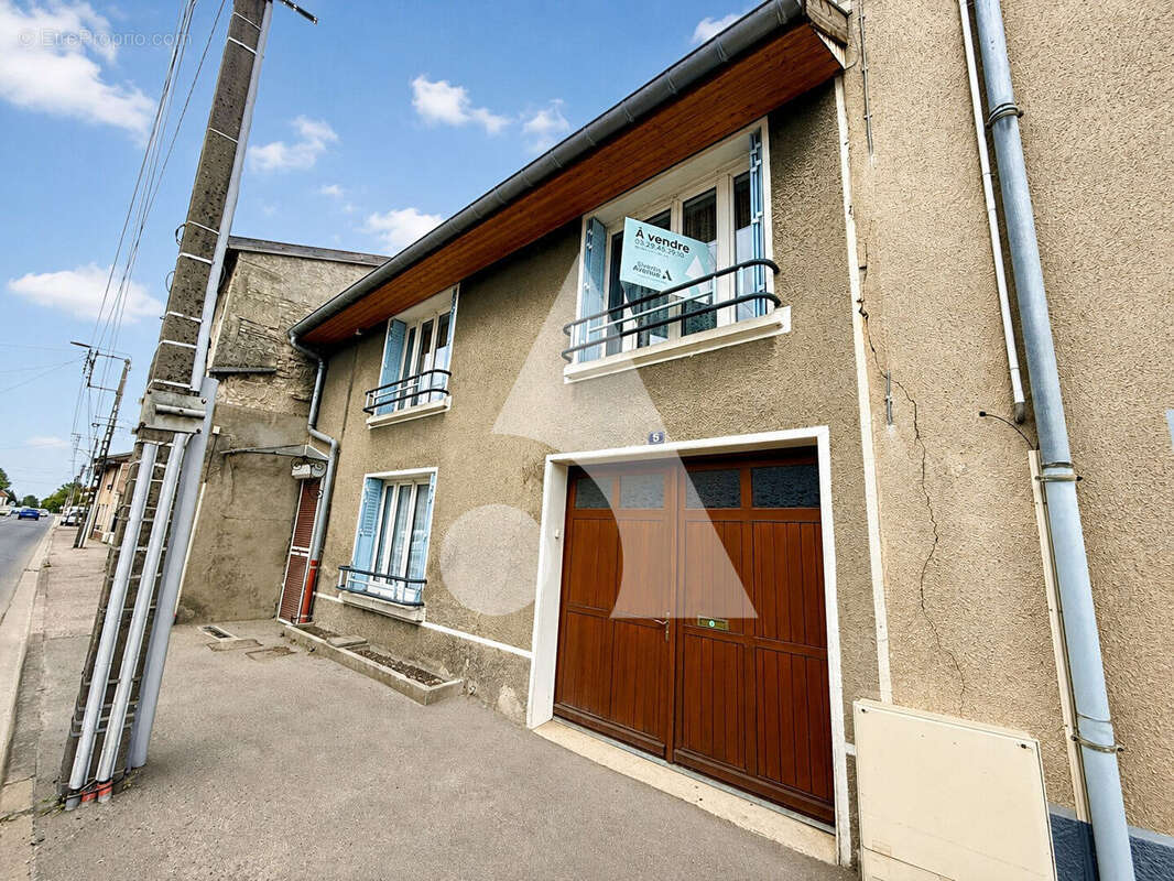 Maison à VELAINES