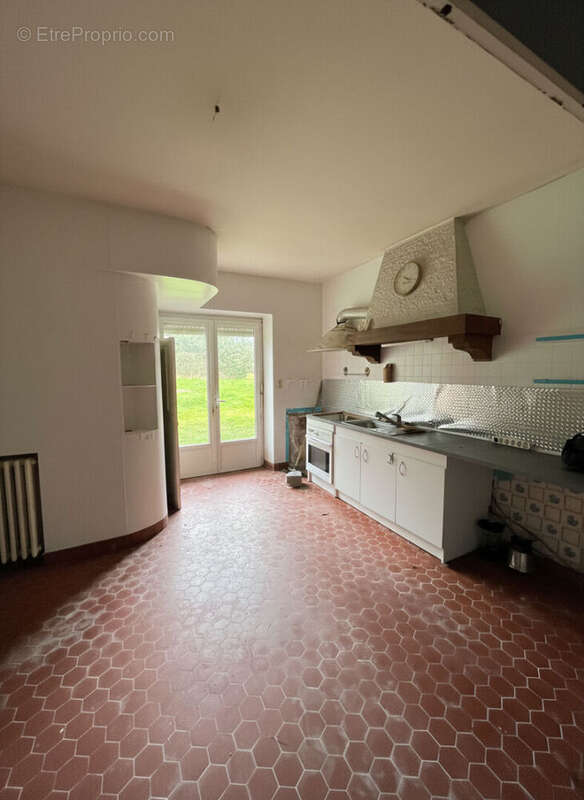 Maison à BEAULIEU-SOUS-LA-ROCHE