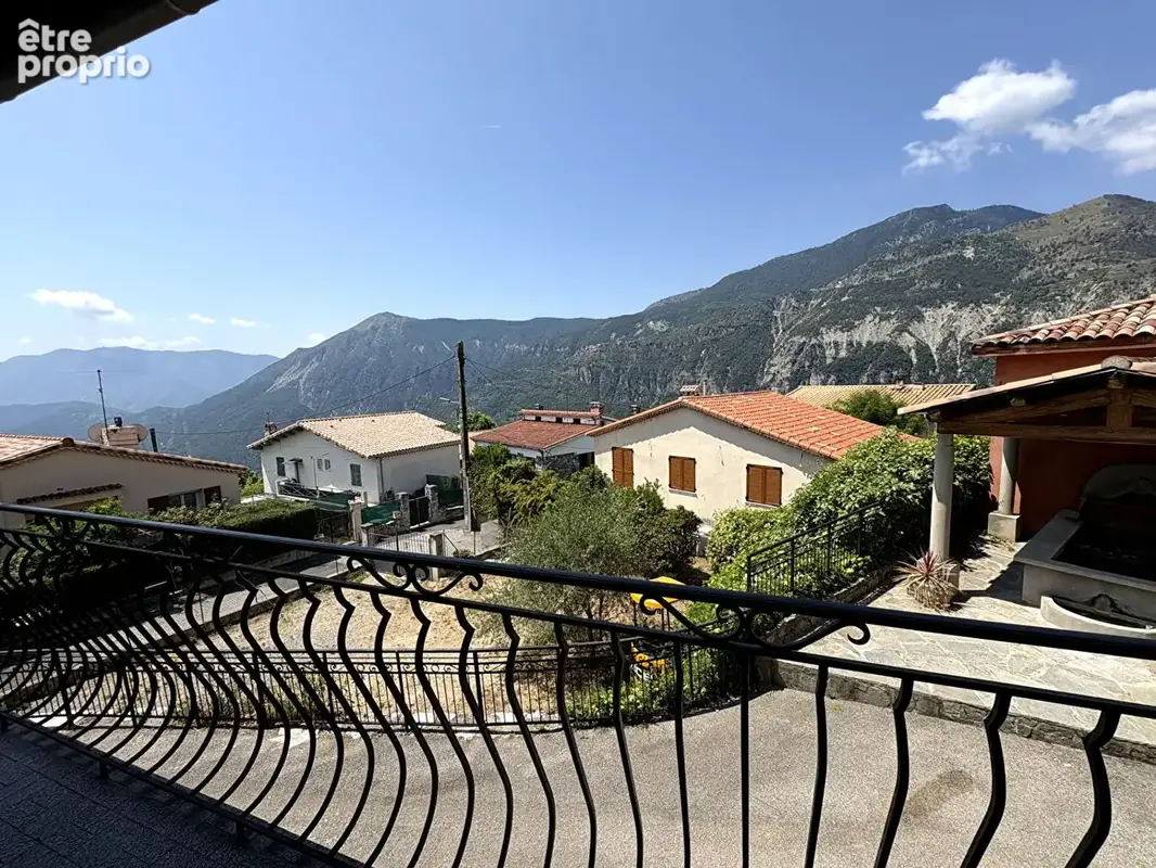 Maison individuelle trois pièces de 75m2 avec cave sur la commune de Clans ! - photo 1