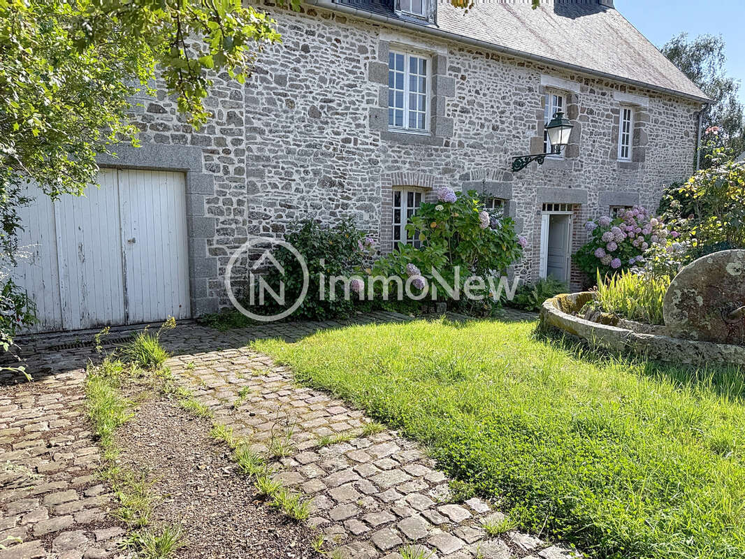 Maison à DRAGEY-RONTHON