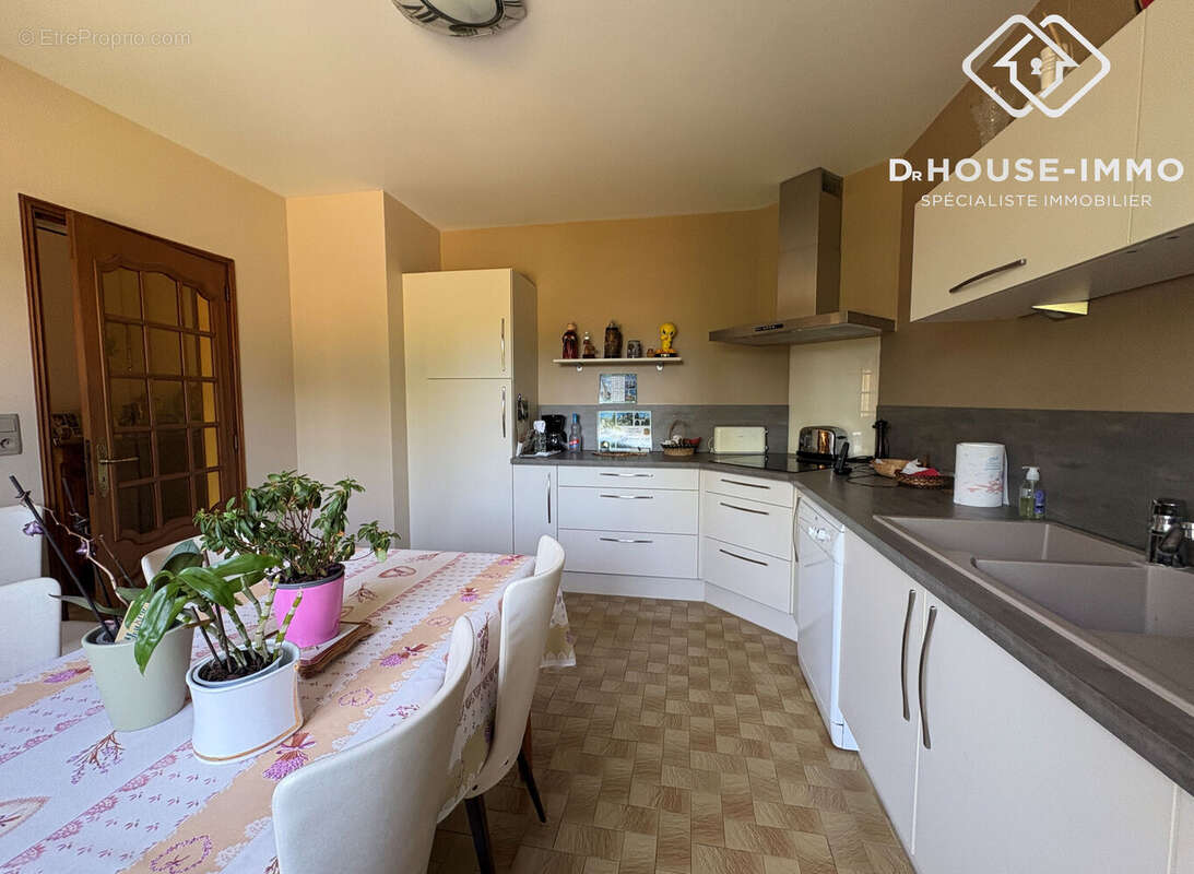 Maison 145 m² à Saint-Martial-De-Valette  - photo 3