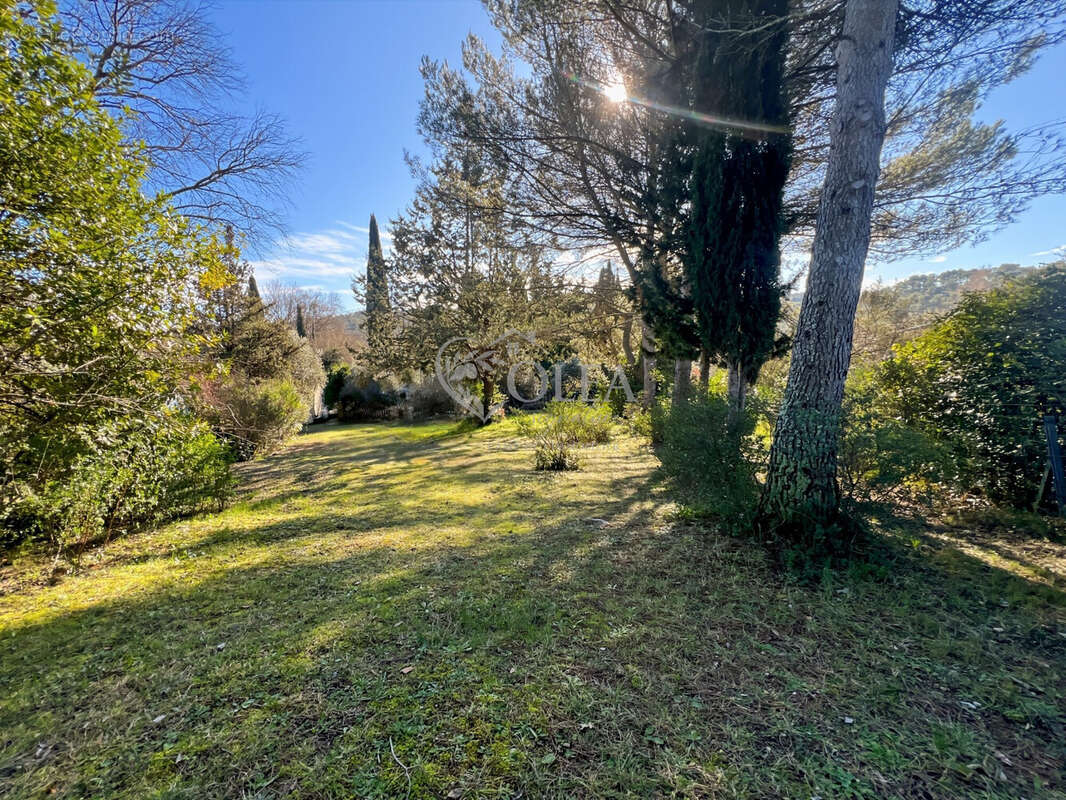 Terrain 1090 m² à Uzes  - photo 4