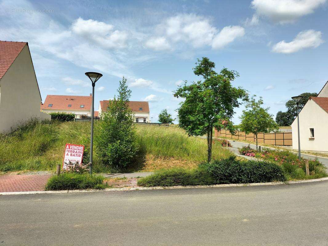 Terrain à RESSONS-SUR-MATZ