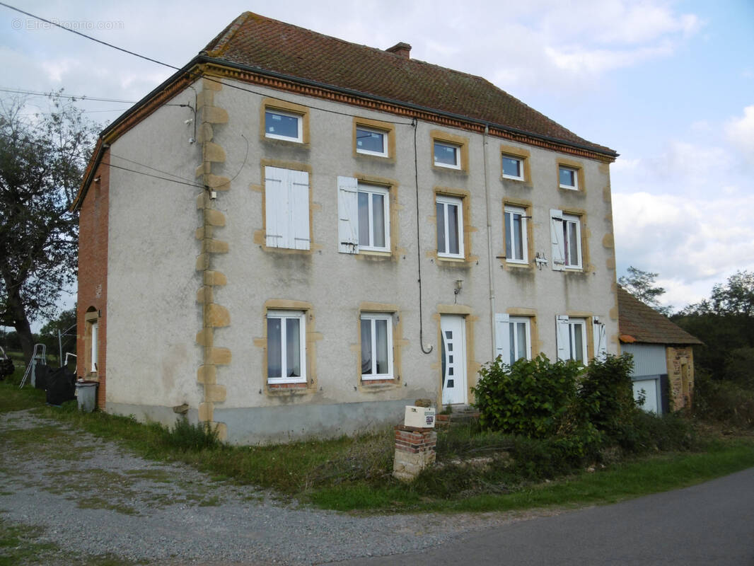 Maison à SAINT-PIERRE-LA-NOAILLE