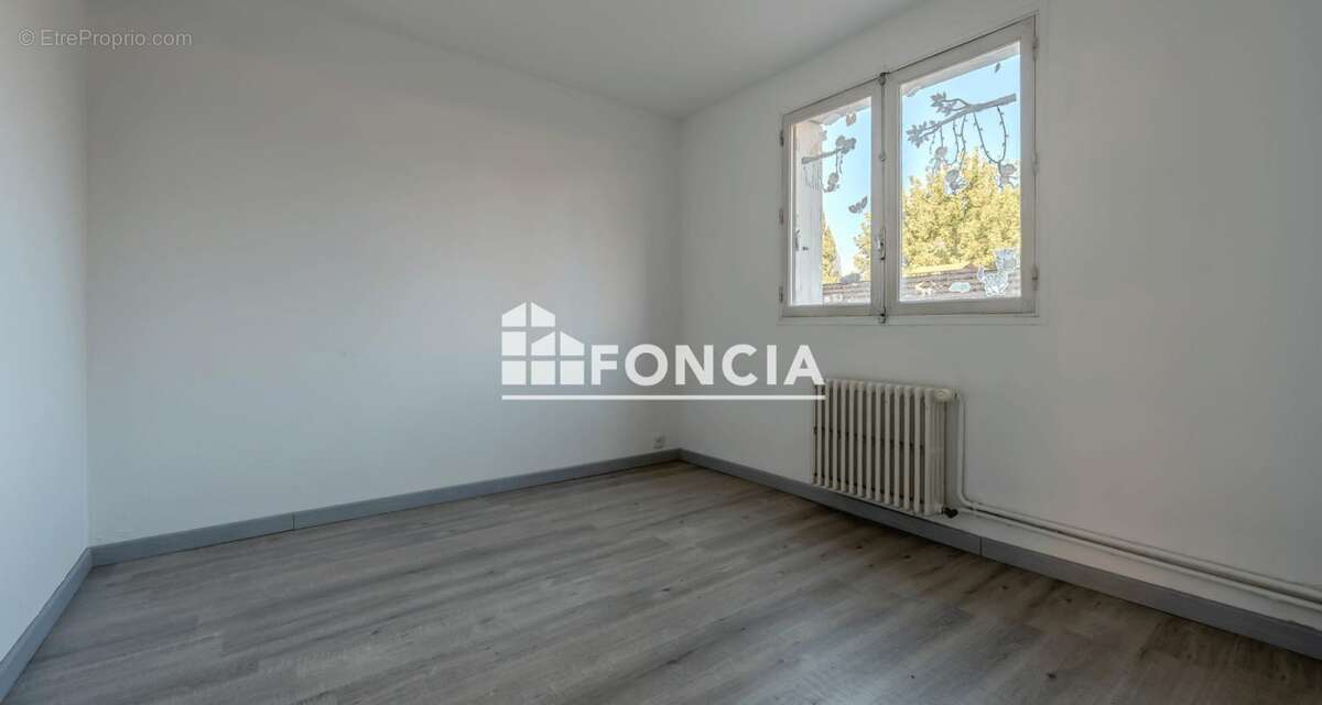 Avignon - Proche remparts : T3 spacieux de 72m² avec cave et Balcon - photo 2