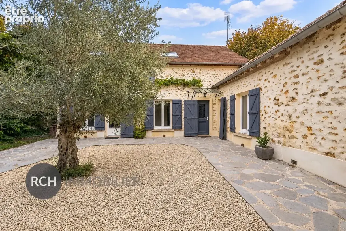 Boullay-Les-Troux - Charmante maison en pierre entièrement rénovée sur un joli jardin plat avec piscine - photo 1