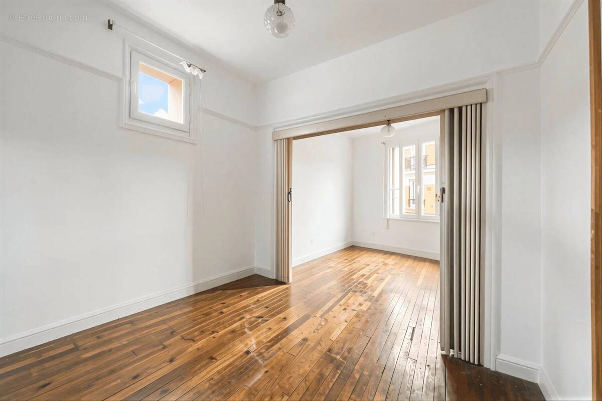 Appartement à PARIS-14E