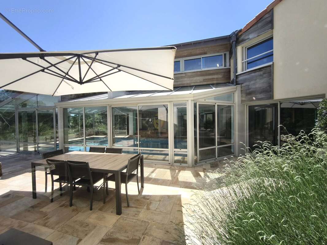 Maison d’Architecte avec Piscine Intérieure et Parc Privé de 6 Hectares - photo 6