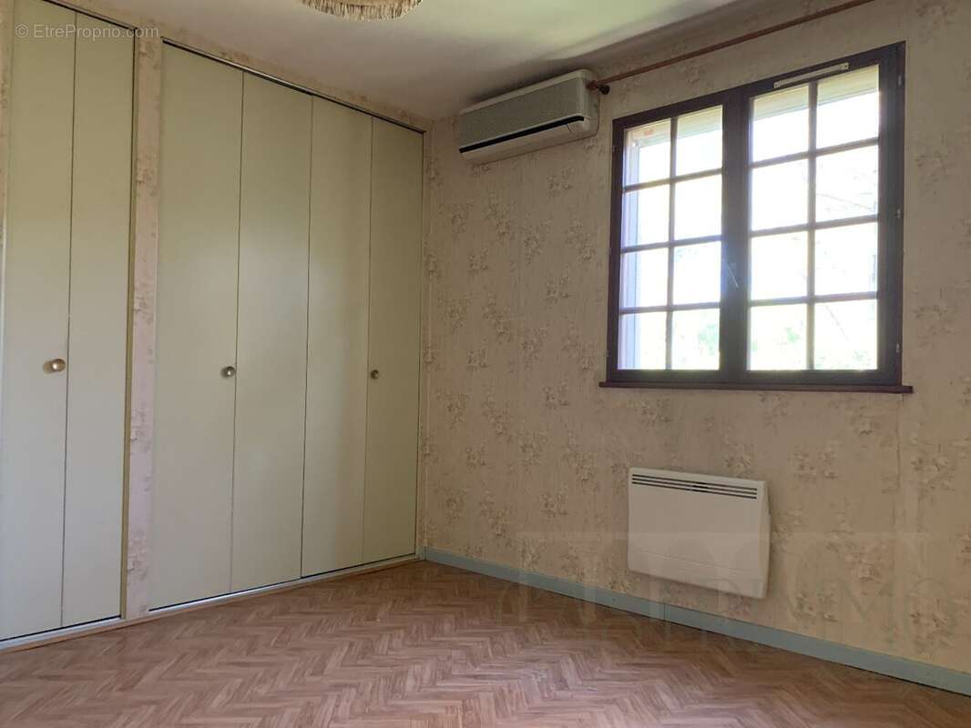 Vue dominante  1 415 m²  piscine  une propriété à révéler - photo 10
