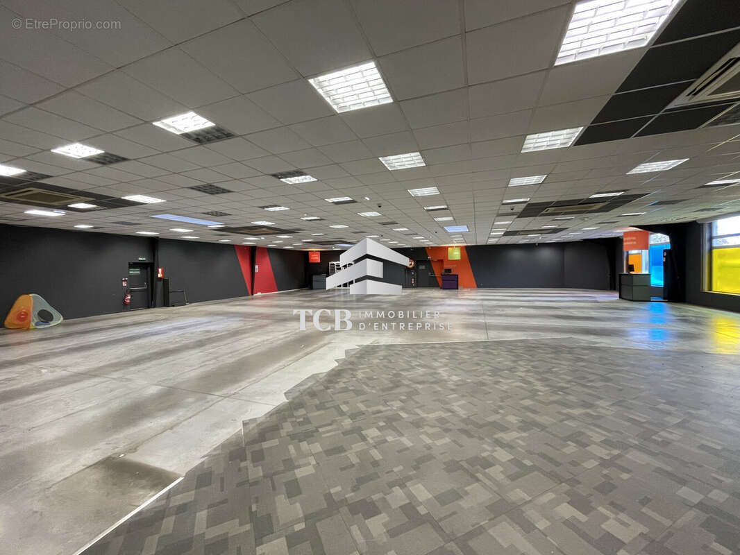 Commerce 790 m² à Orvault  - photo 3