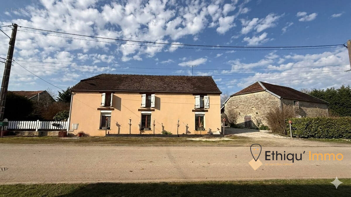 Maison à MAGNY-FOUCHARD