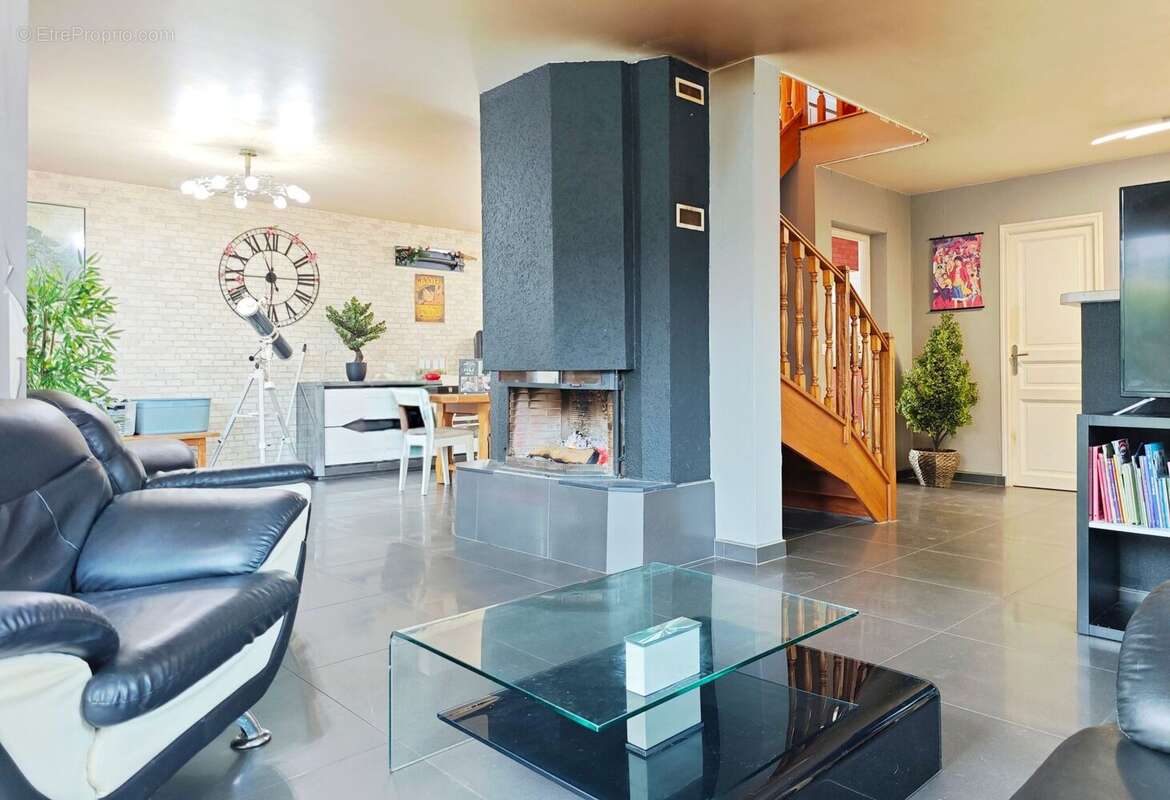 Maison 166 m² à Gex  - photo 2