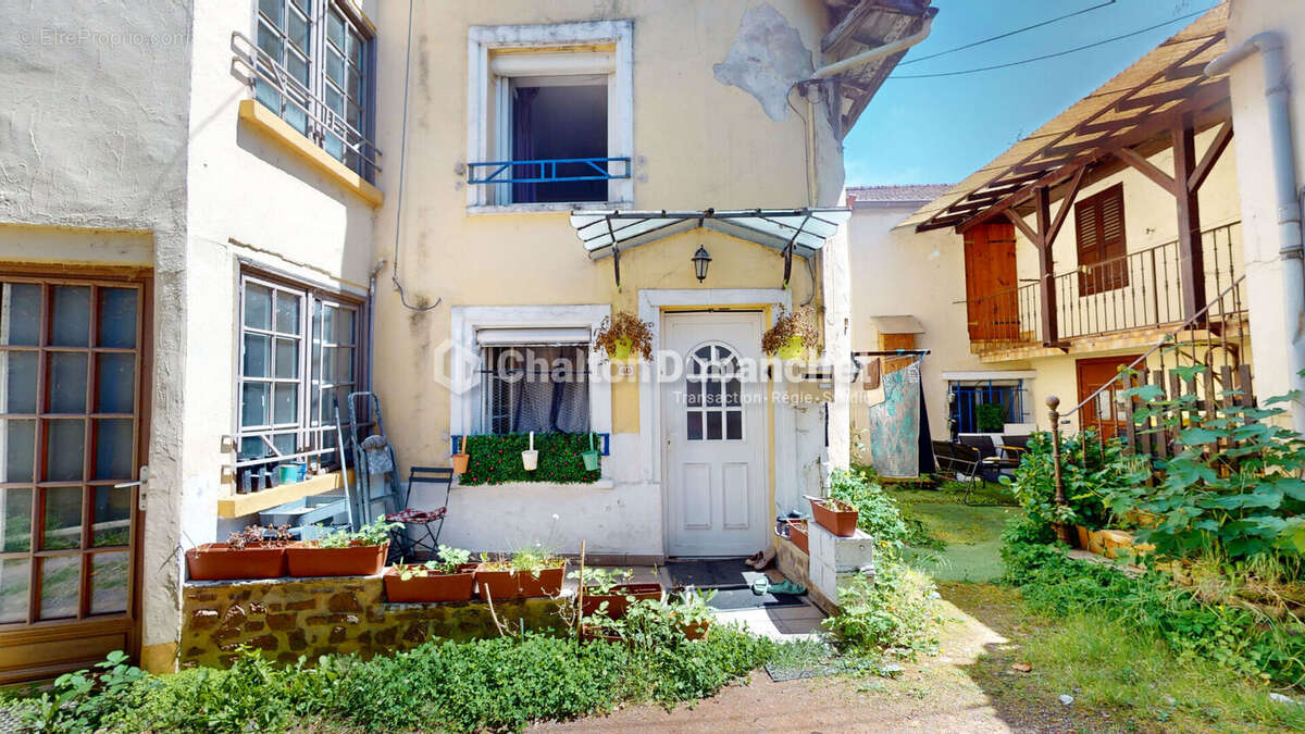 Maison à SAINT-CYR-DE-FAVIERES