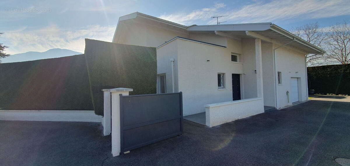 Maison à SAINT-PIERRE-EN-FAUCIGNY