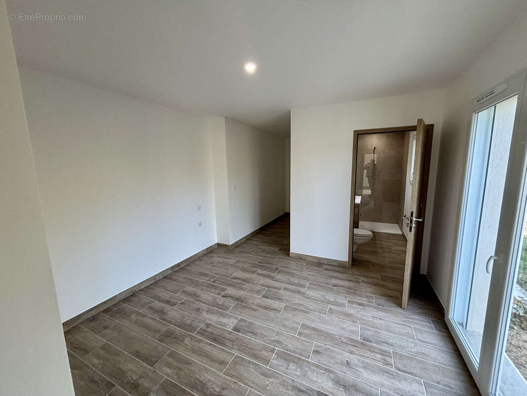 Maison à LES GRANGES-GONTARDES