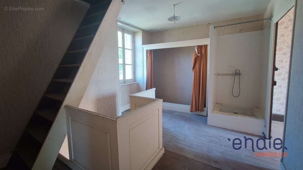 MOLLES Ensemble immobilier de 170m² à rénover - photo 7