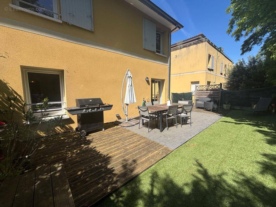 Maison à GENAY