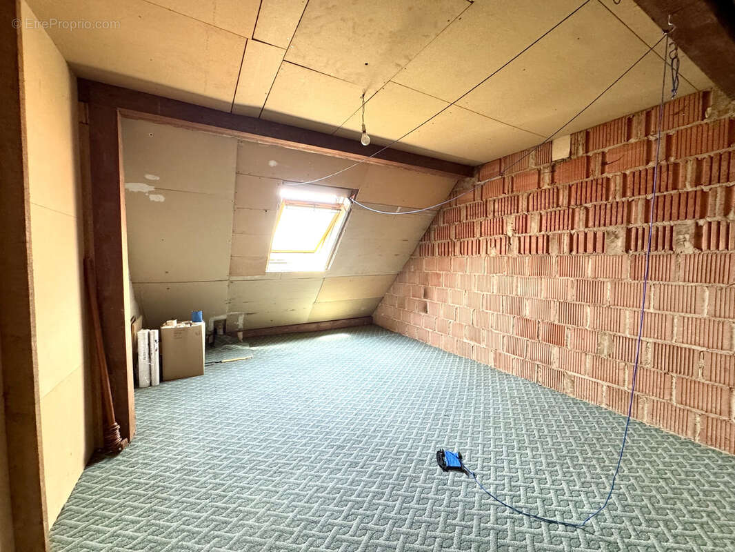 Vendenheim   spacieux duplex 6 pièces avec cour privative et beau potentiel - photo 11