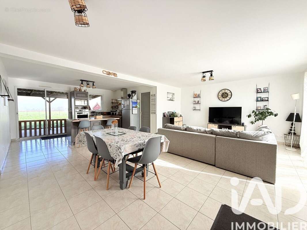Maison 104 m² à Illiers-Combray  - photo 2