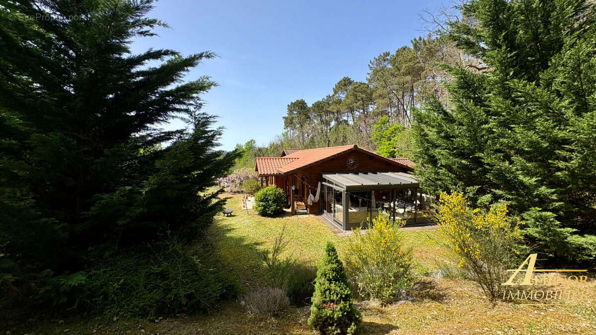 Maison à NEUVIC