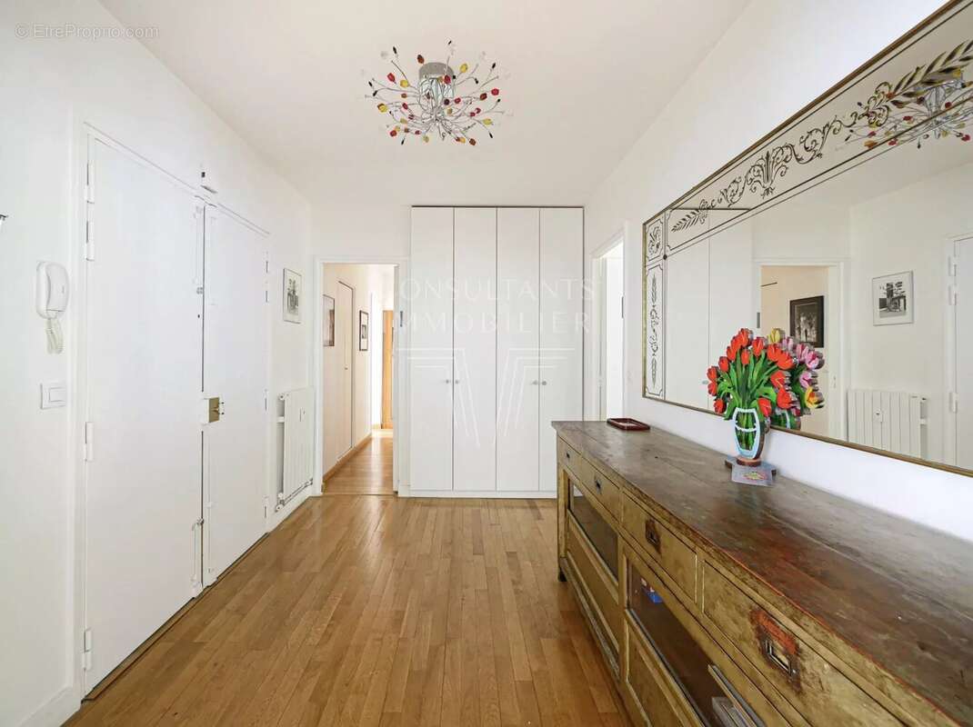 Appartement à PARIS-16E