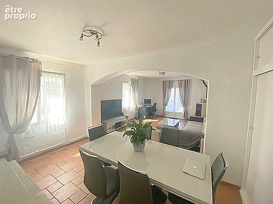 Maison familiale + LOCAL COMMERCIAL libre + dépendances et piscine - photo 6