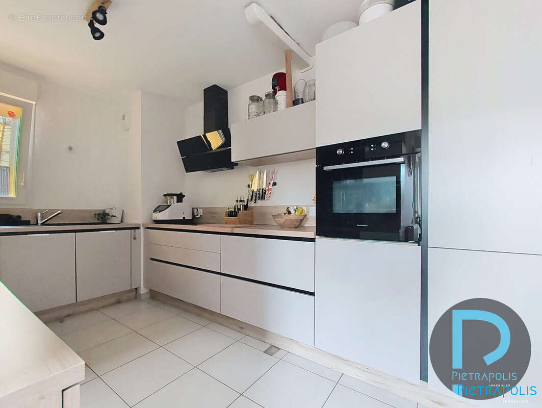CUISINE EQUIPEE - Appartement à CHARNAY-LES-MACON