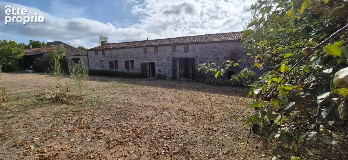 Corps de Ferme de 340 m2, avec plusieurs maisons indépendantes et 200 m2 de dépendances - photo 15