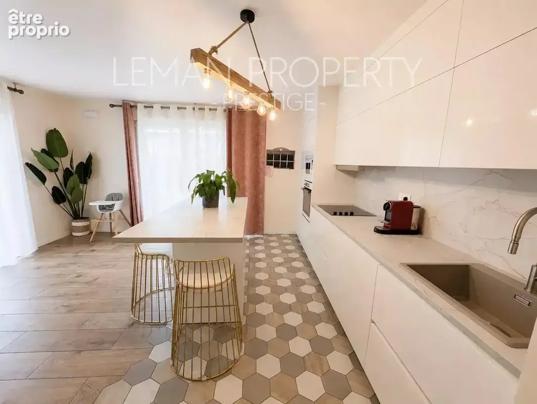 T4 en rez de jardin de 80 m2 avec(en SUS) garage double - photo 7