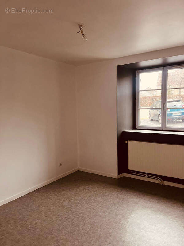 Appartement à TROISSY